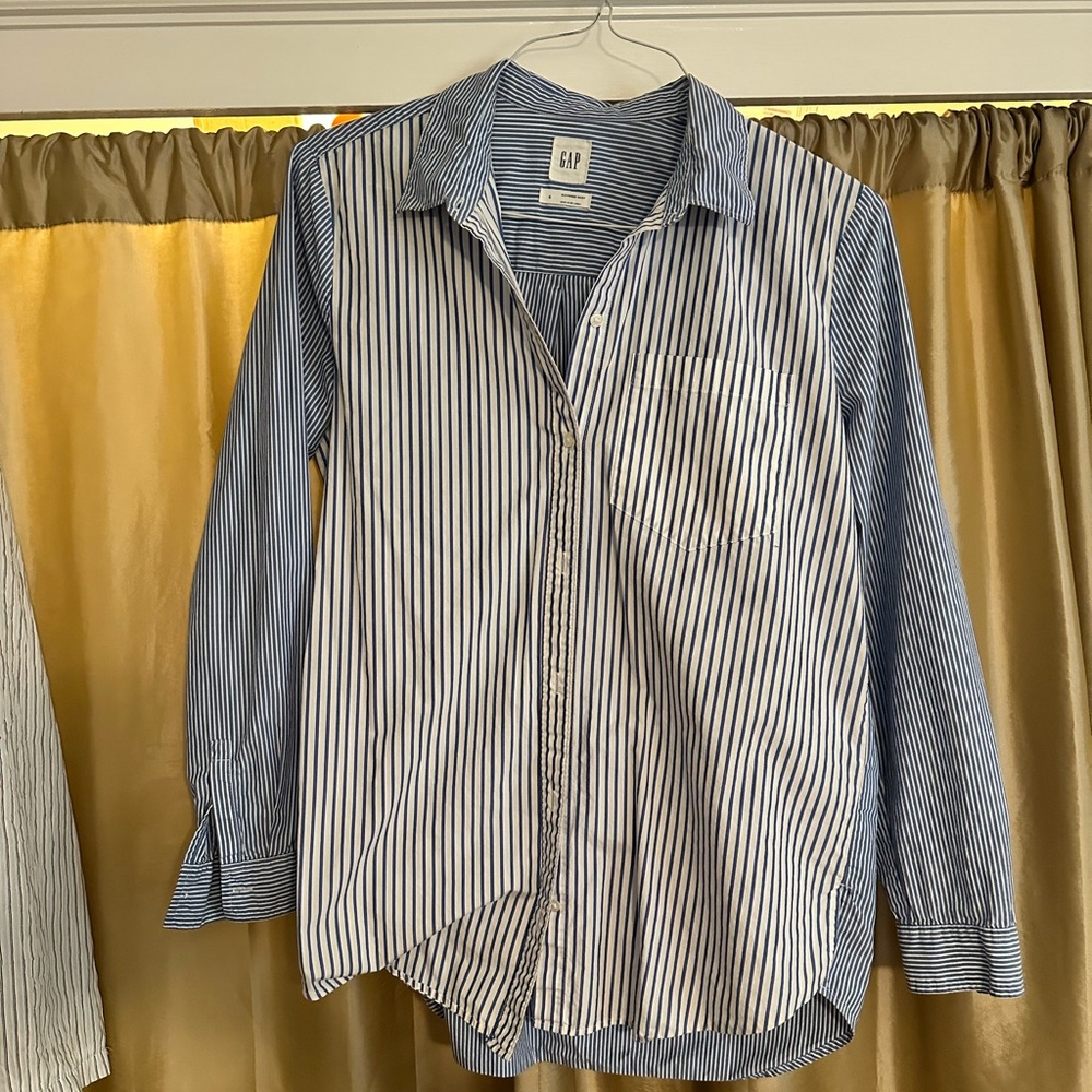 GAP Men's Navy and White Striped Button Down Shirt